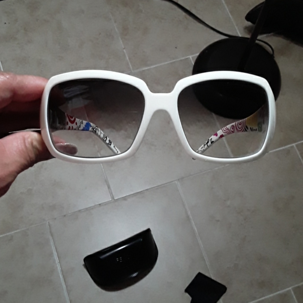 Glasses - Picture 5 of 5